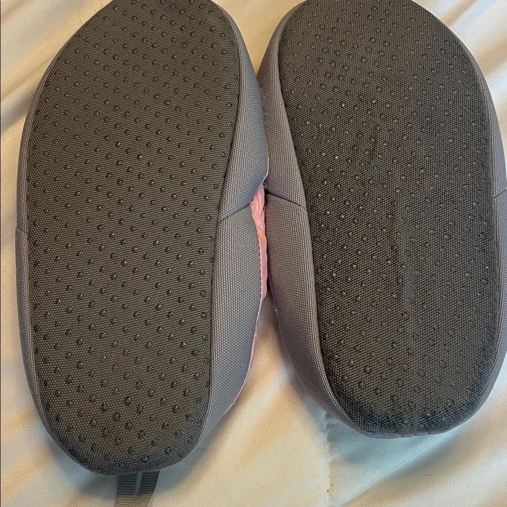 The North Face girls cushion slippers